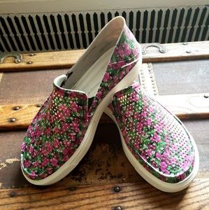 CROCS floral slip on